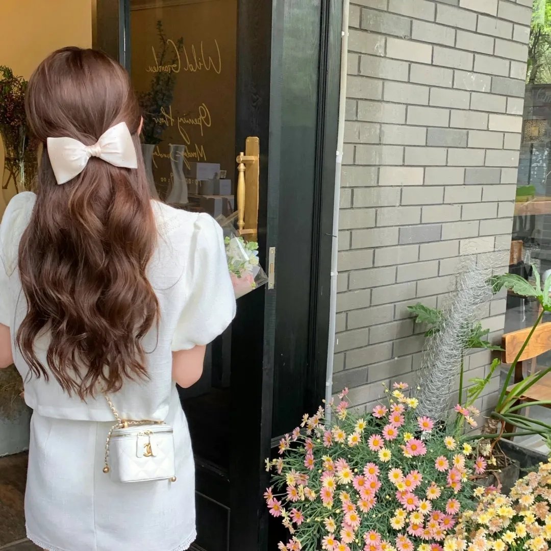 新娘向后跑